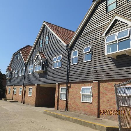 Oyster Fleet Hotel Canvey Island Exterior foto