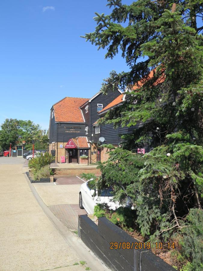 Oyster Fleet Hotel Canvey Island Exterior foto