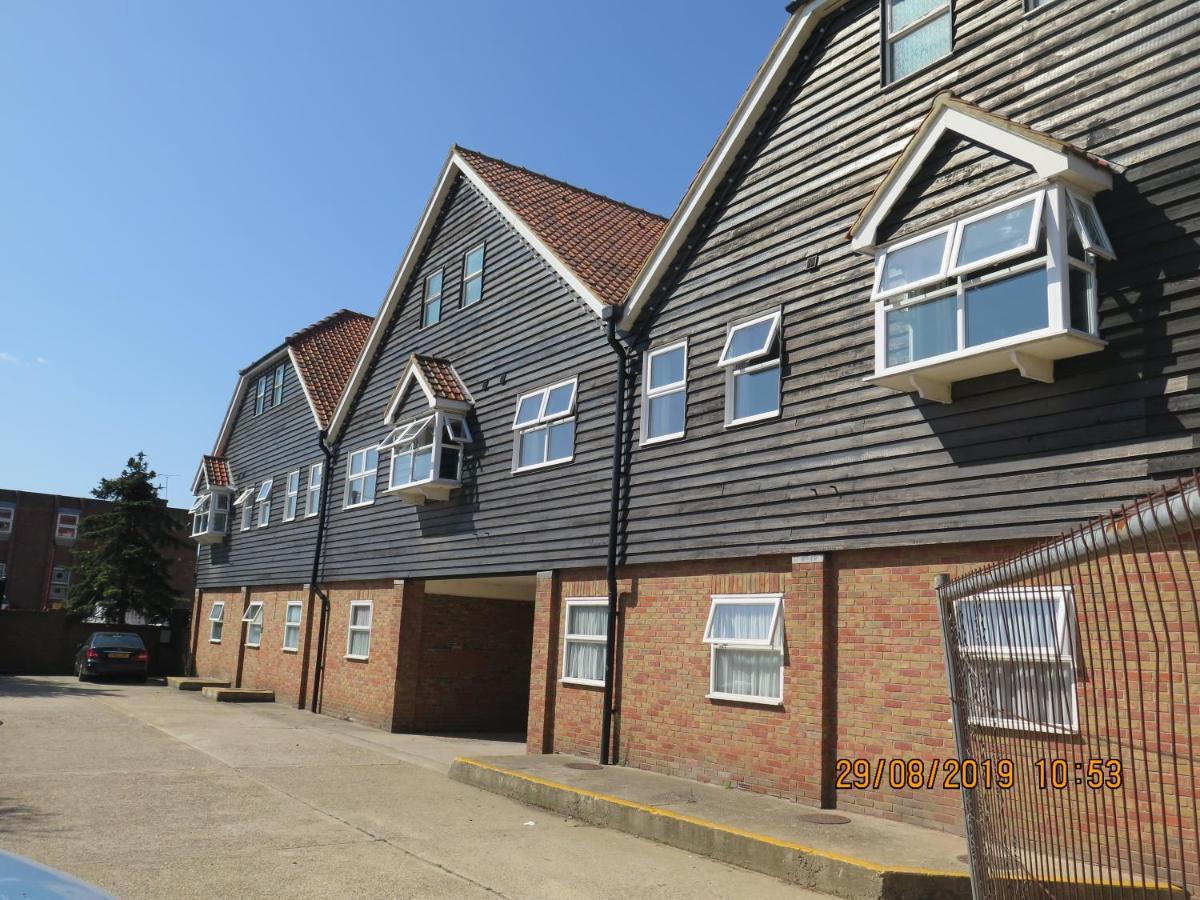 Oyster Fleet Hotel Canvey Island Exterior foto