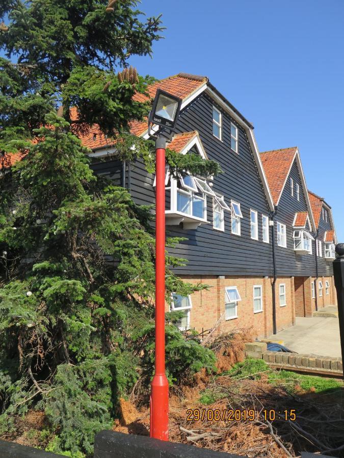 Oyster Fleet Hotel Canvey Island Exterior foto