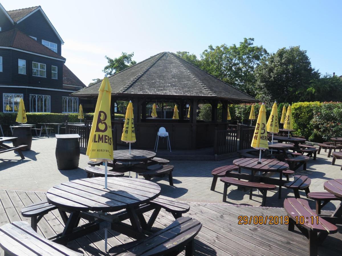 Oyster Fleet Hotel Canvey Island Exterior foto